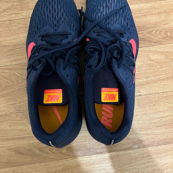 Nike Mens Shoe, Size 8 - Picture 3 of 3